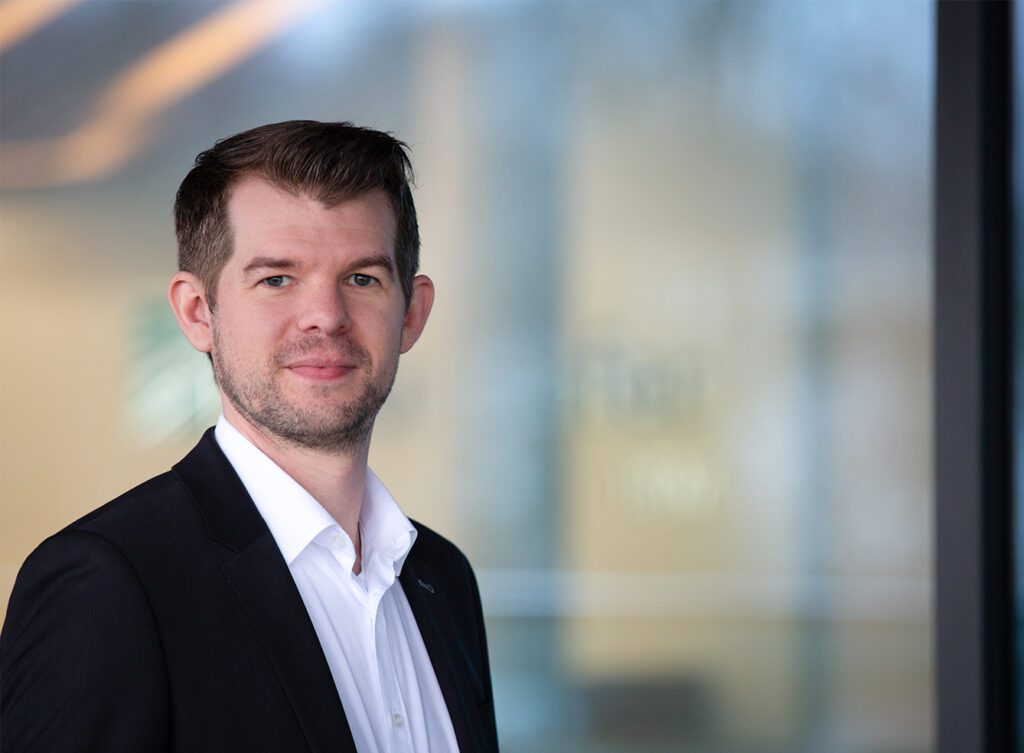 Stefan Hartmann ist Wissenschaftlicher Mitarbeiter für digitale Transformation beim Fraunhofer-Institut für Entwurfstechnik Mechatronik IEM in Paderborn.